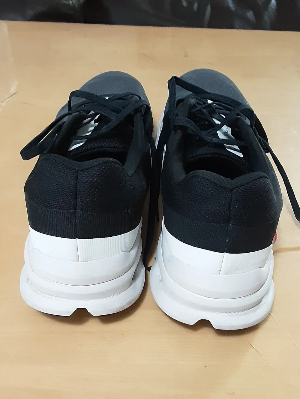 ON Cloudrunner Running Shoes 10.5